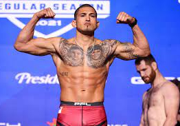 Anthony Pettis defeats Roy Jones Jr